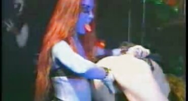 trang sex telegram Người phụ nữ học cách làm tình bo chong nang dau sex với cặp vợ chồng mới cưới.