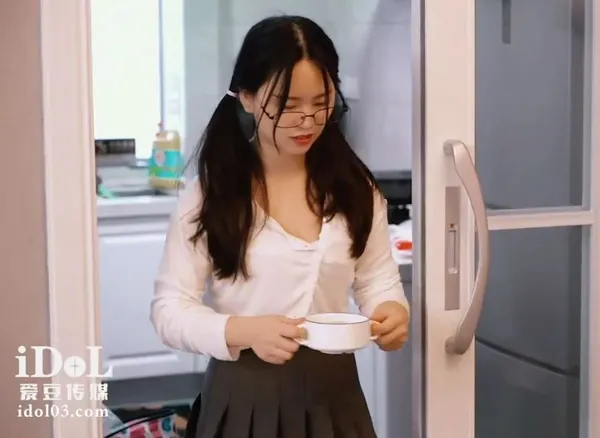 cute girl sex Con gái về quê ăn tết bị bố dượng địt vì càng lớn càng ngon